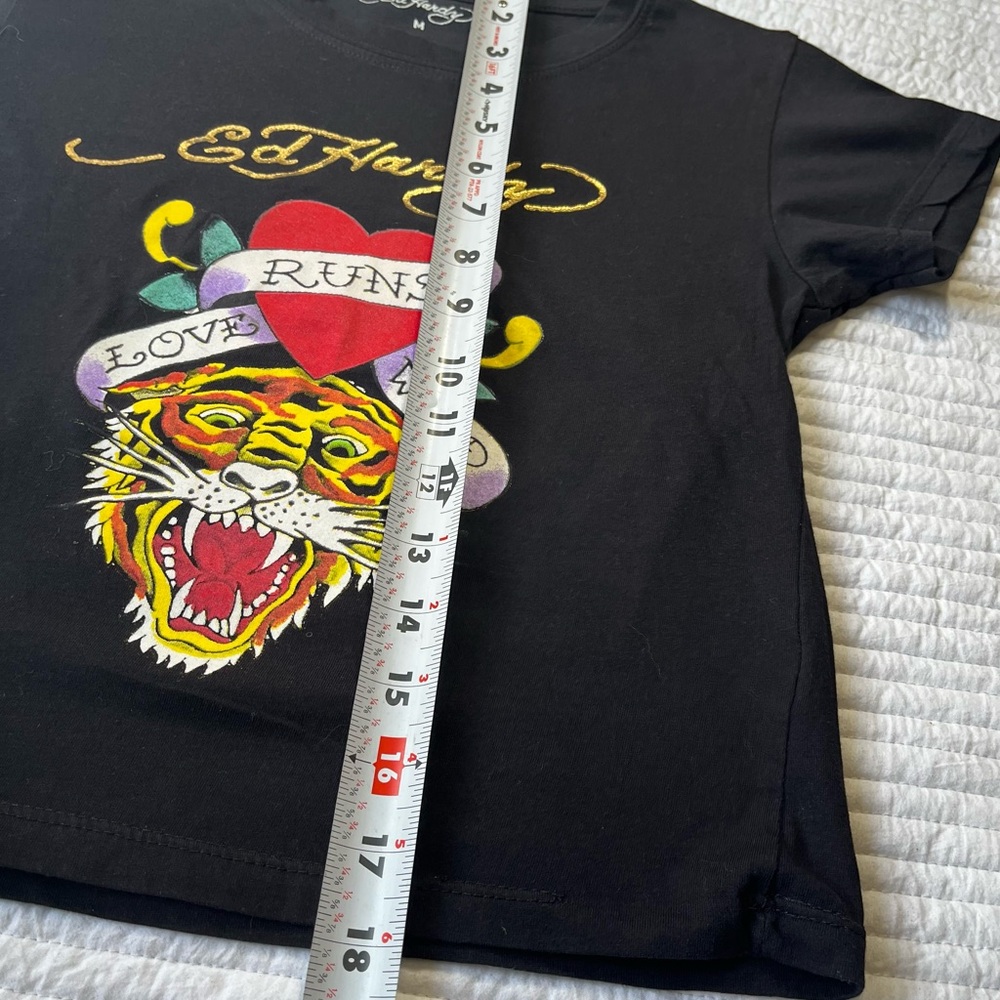 Ed Hardy Black Tee with Tiger and Heart Design - Picture 3 of 6